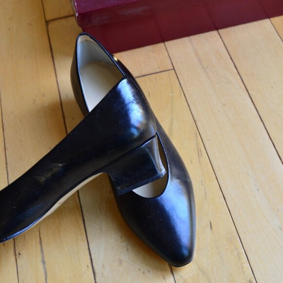 Vintage Etienne Aigner Madrid Leather Heels in Classic Black Size 9 - Picture 13 of 13
